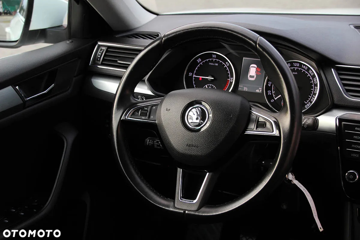 Skoda Superb Combi 2.0 TDI Style - 32