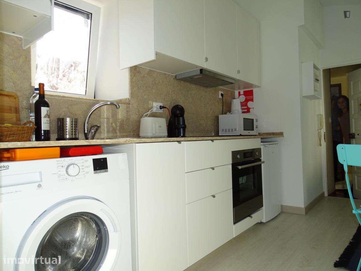 Apartamento com 1 quartos - localizado em Sé Lisbon - Grande imagem: 2/6
