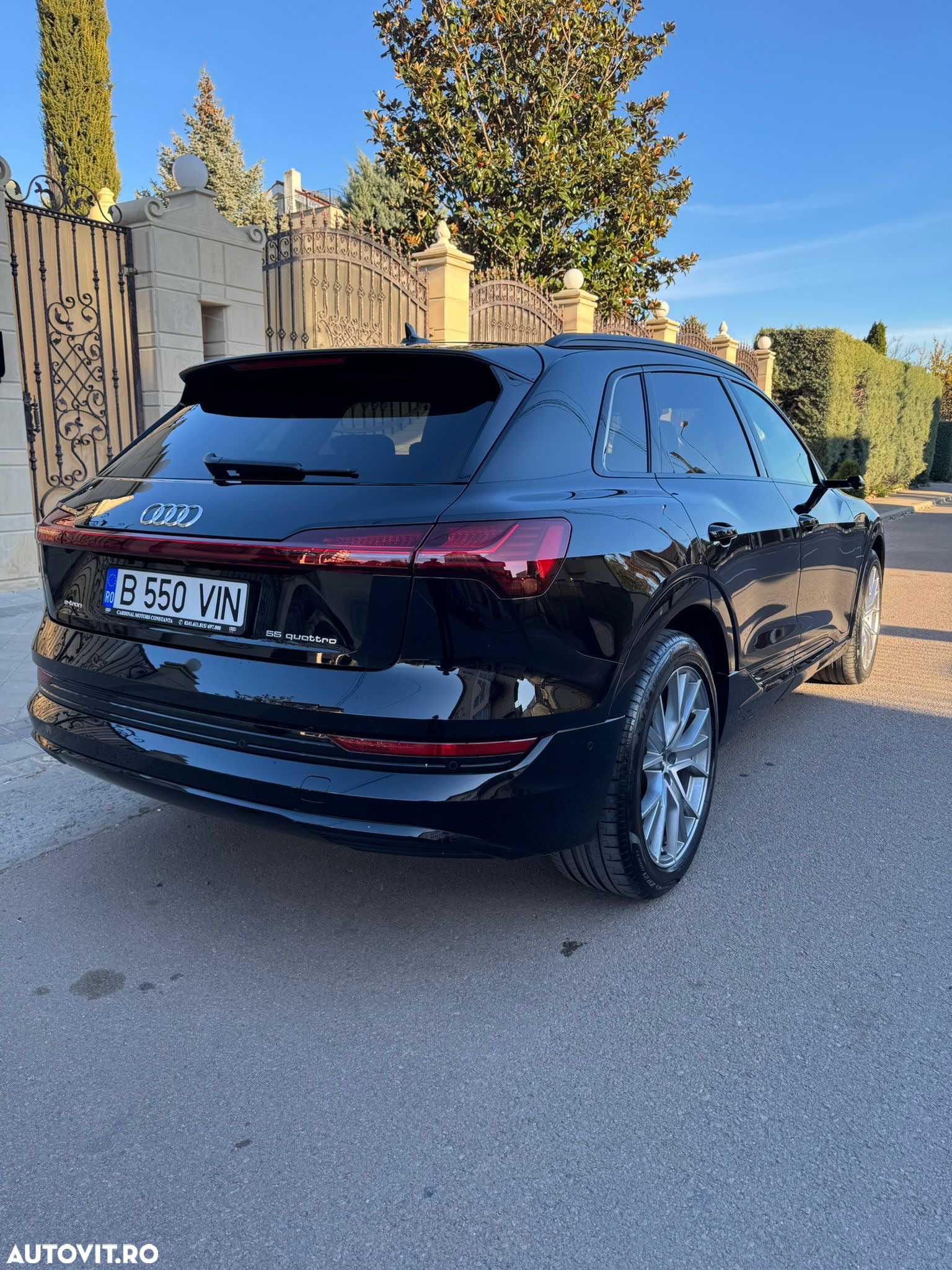 Audi e-tron quattro S - 4