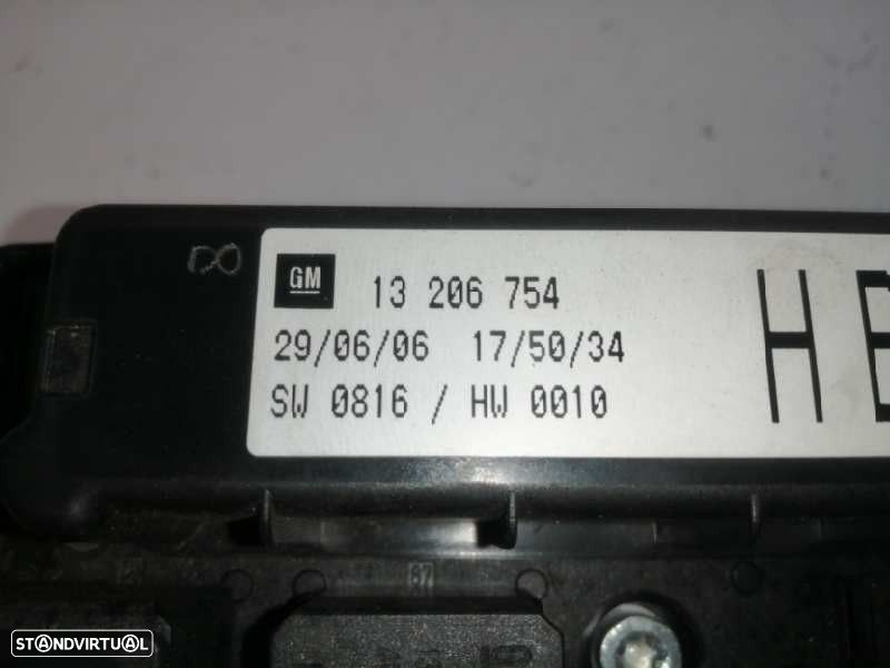 CAIXA RELÉS / FUSÍVEIS OPEL ASTRA H GTC 2006 -13206754 - 1