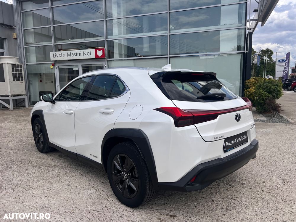 Lexus UX - 5