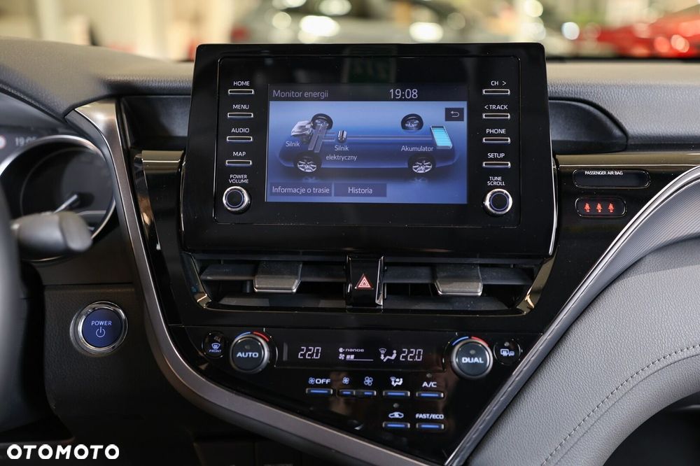 Toyota Camry - 17