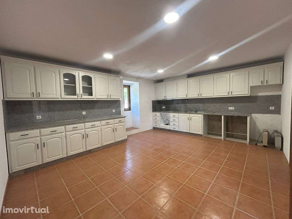 Casa em pedra restaurada, em Cossourado - Grande imagem: 4/28