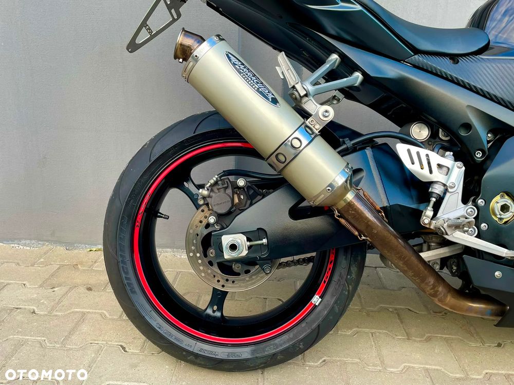 Suzuki GSX - 13