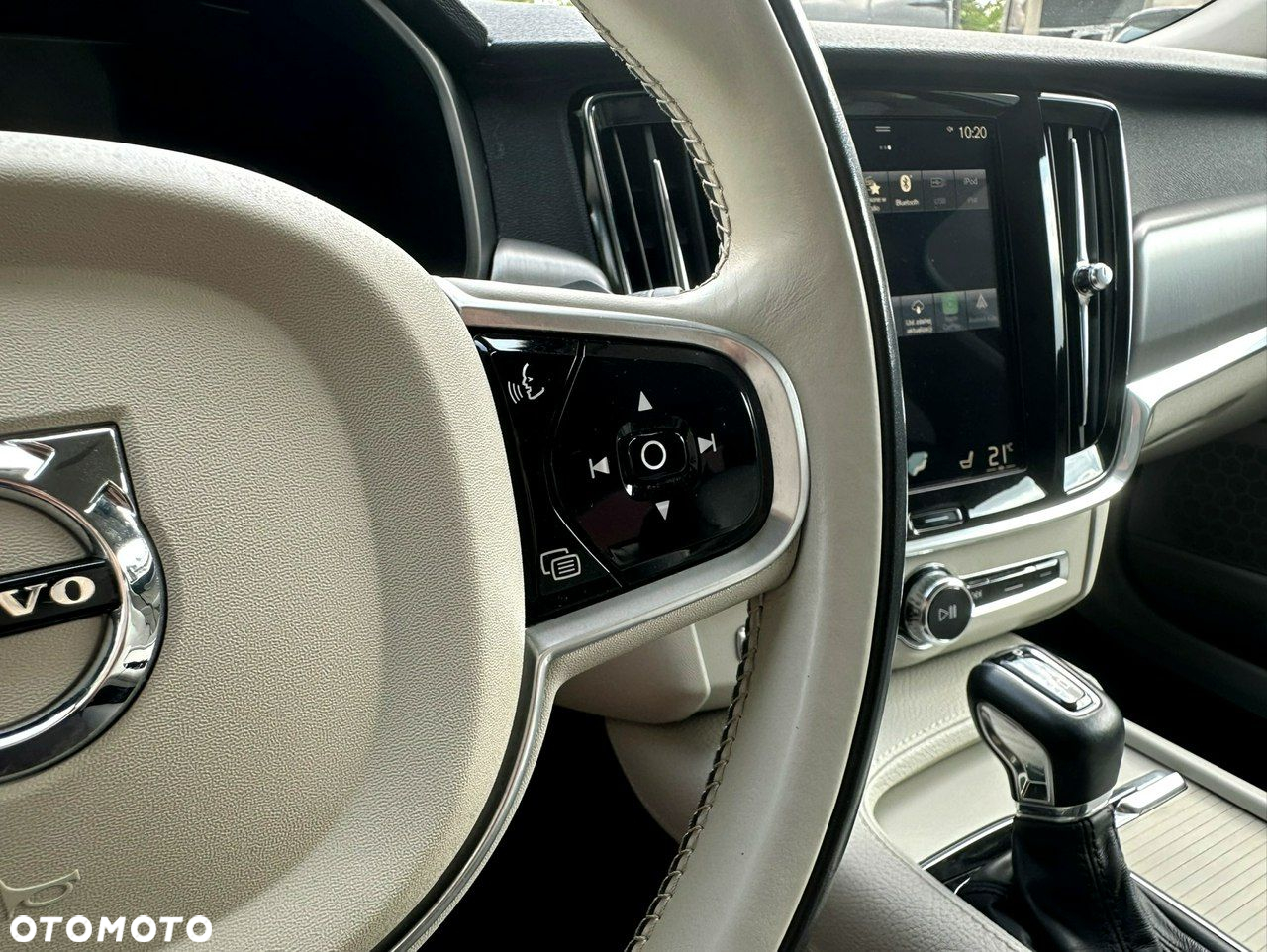 Volvo V90 D5 AWD Momentum - 33