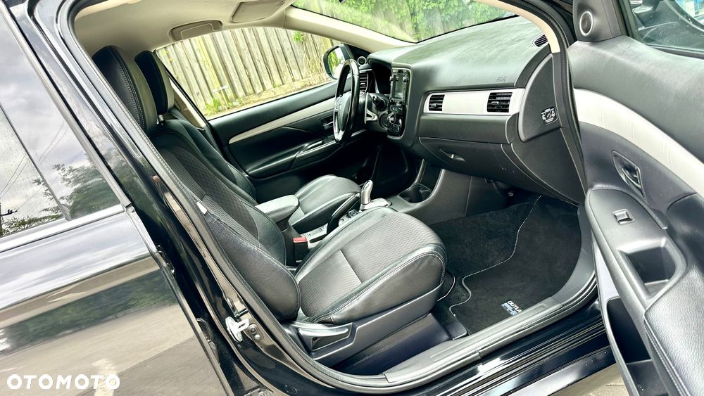 Mitsubishi Outlander 2.0 4WD - 18