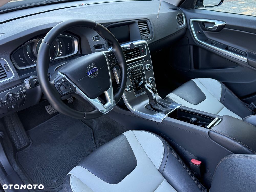 Volvo S60 Cross Country - 8