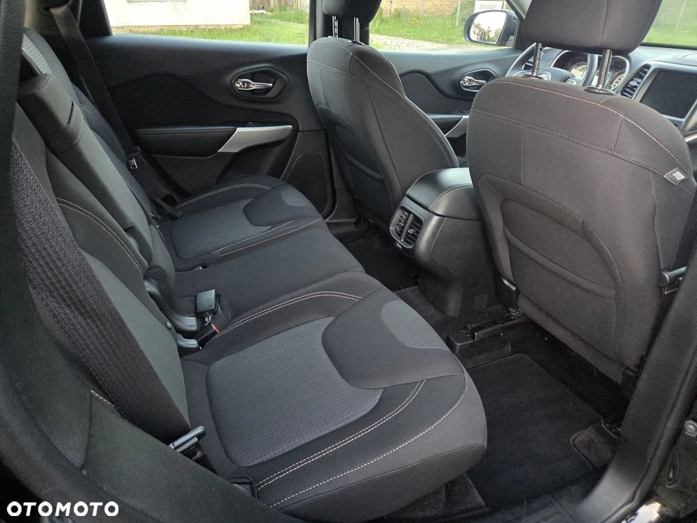 Jeep Cherokee 2.0 MJD 4x2 Longitude - 19