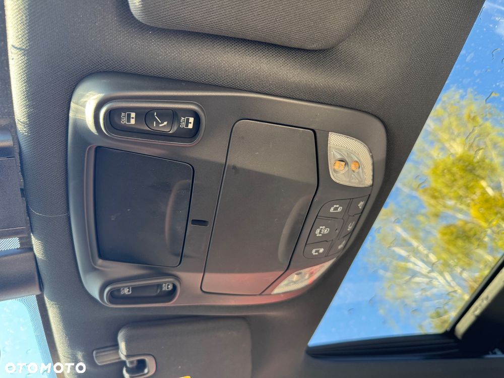 Chrysler Pacifica - 16