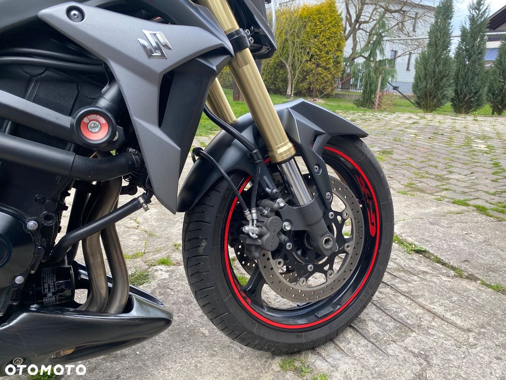 Suzuki GSR - 2