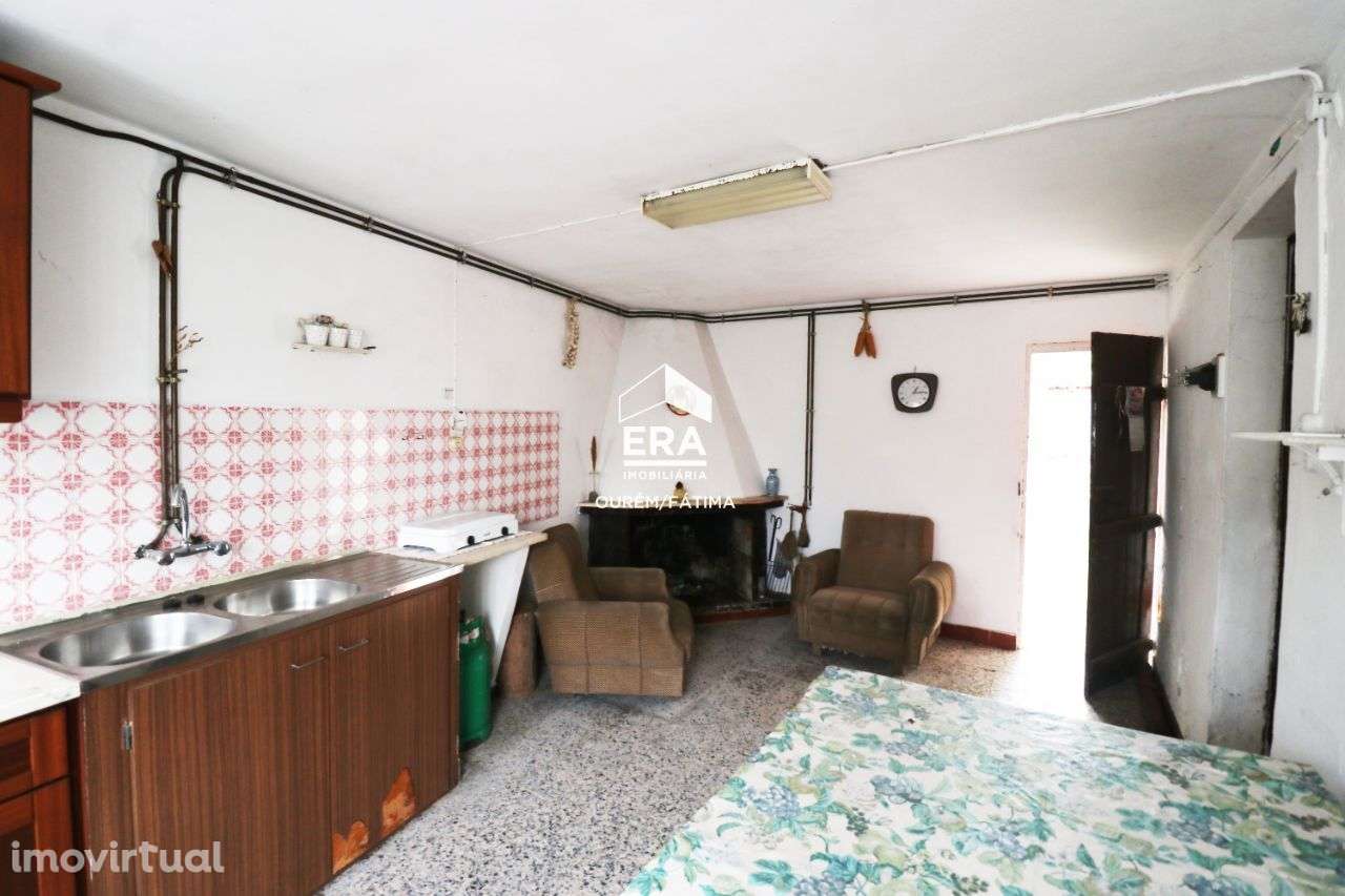Moradia T3 localizada em Urqueira, Ourém - Grande imagem: 3/30