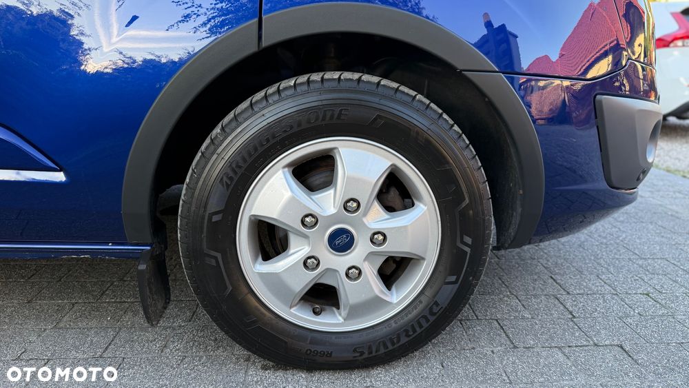 Ford Tourneo Custom - 13