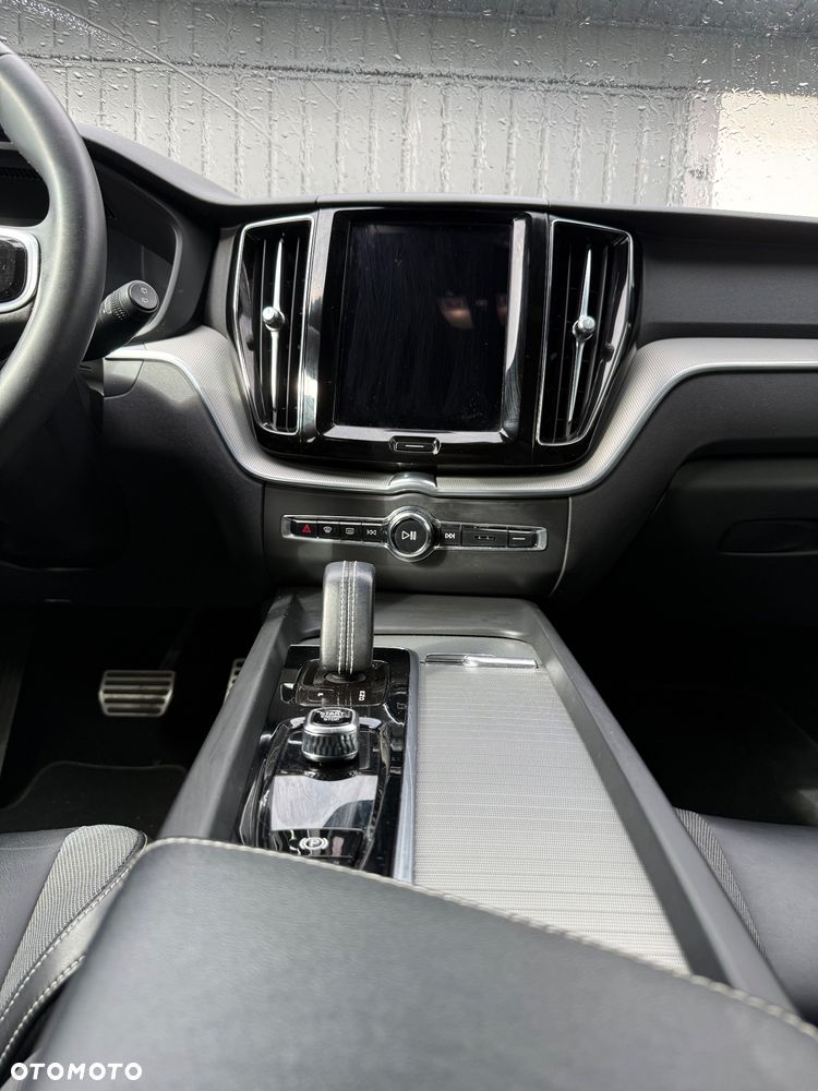 Volvo XC 60 B4 B R-Design - 11