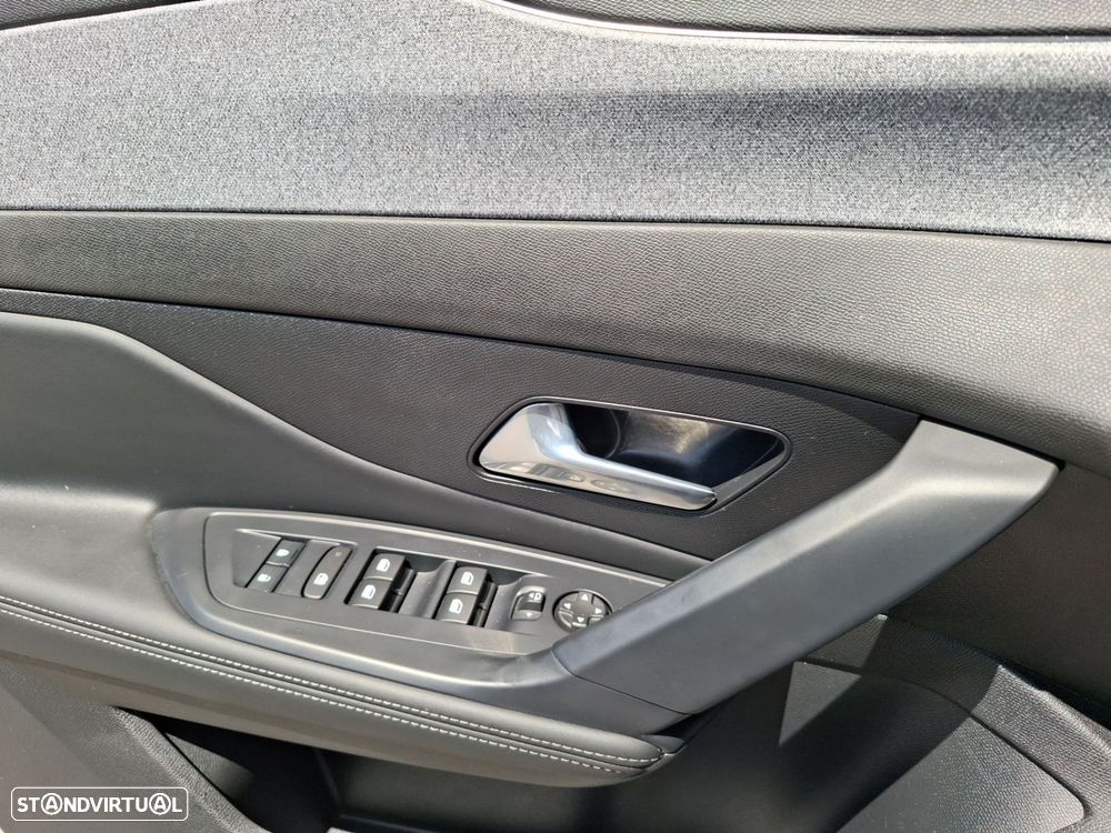 Peugeot 308 SW 1.2 Hybrid Allure e-DCS6 — fotografia 21