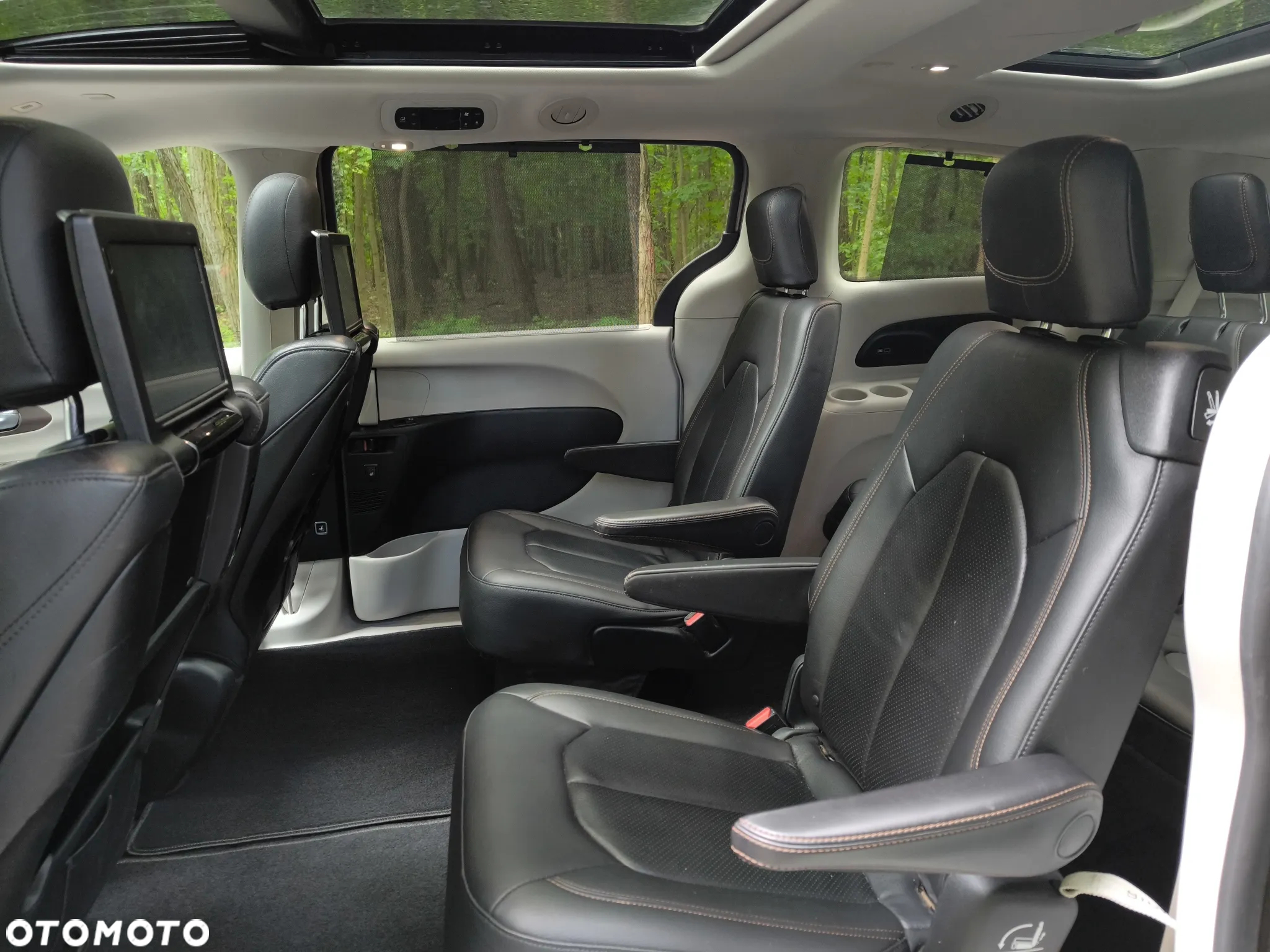 Chrysler Pacifica - 16