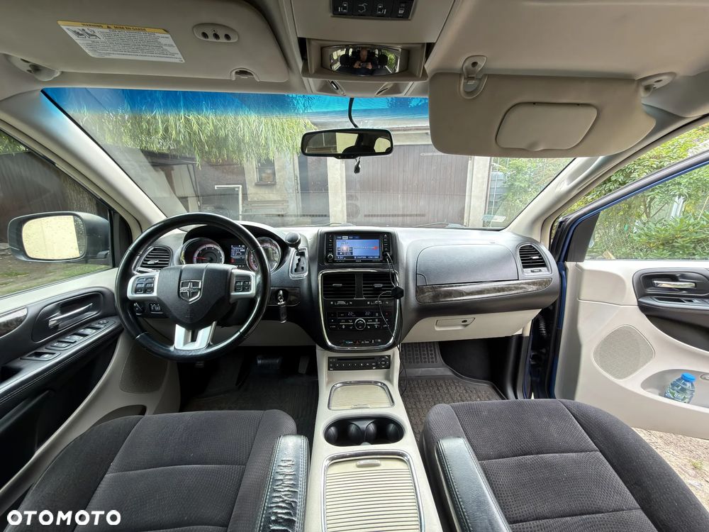 Dodge Grand Caravan - 16