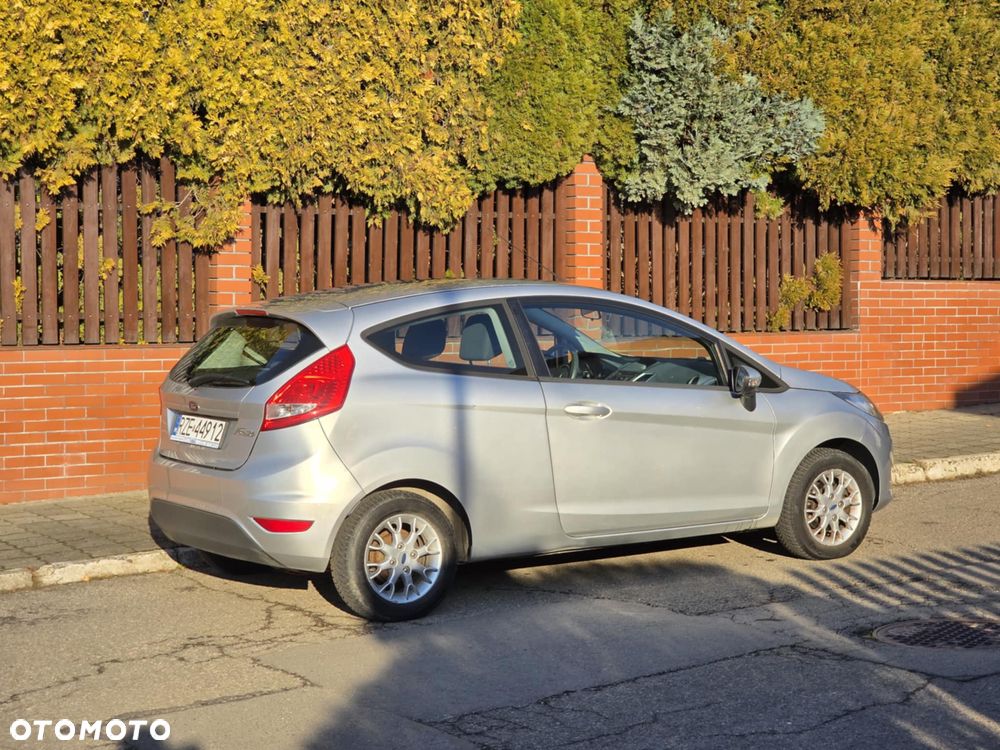 Ford Fiesta 1.25 Celebration - 16