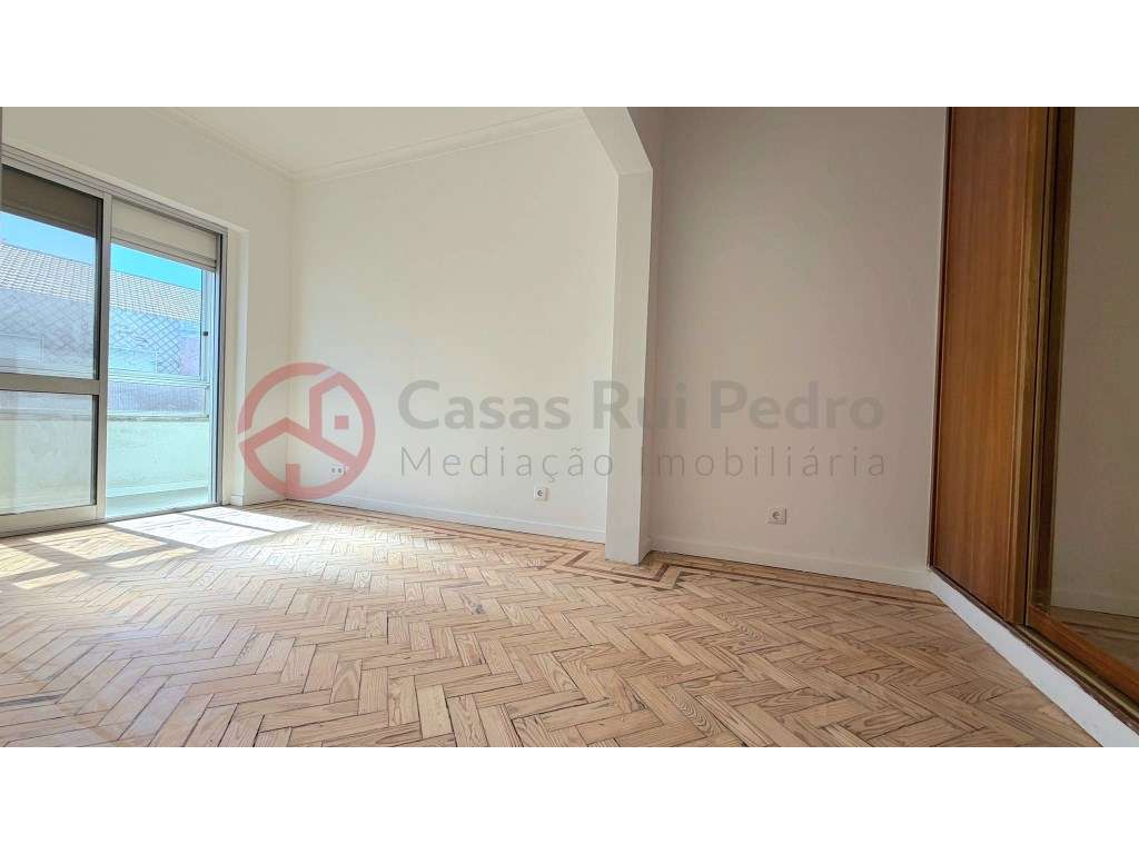 Apartamento T2 remodelado em Foros de Amora - Grande imagem: 2/32