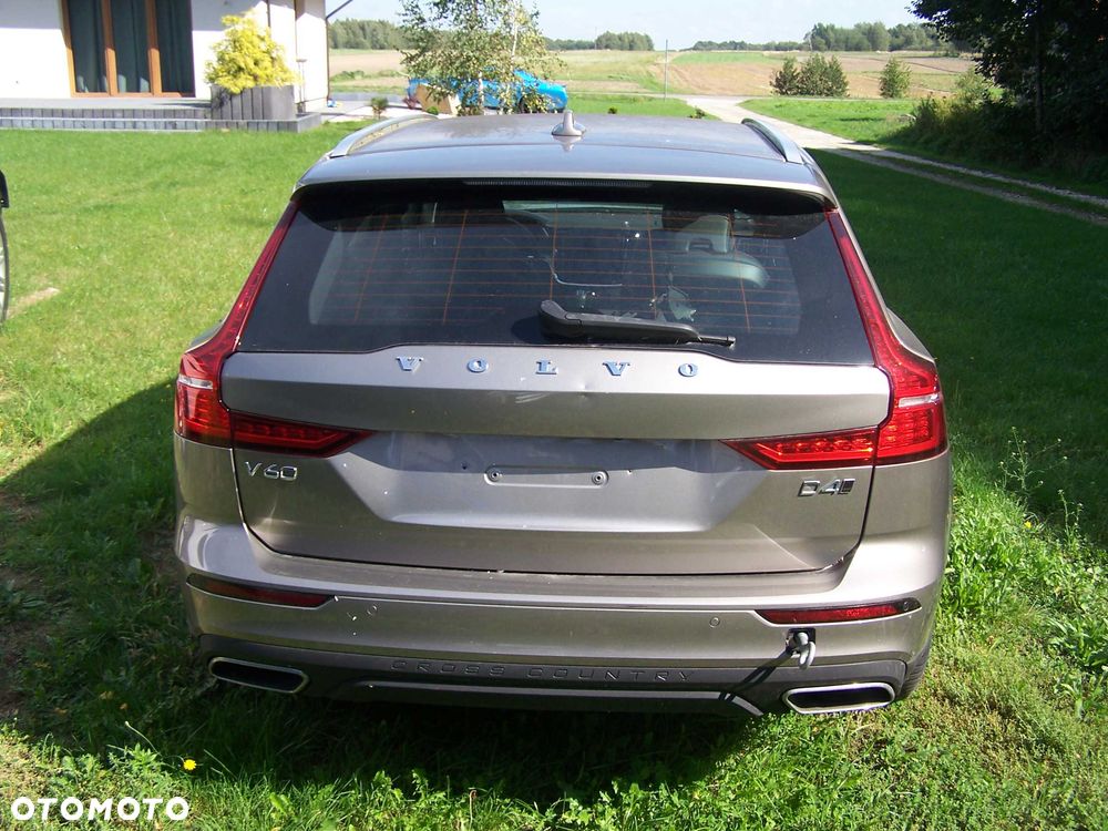 Volvo V60 Cross Country - 1