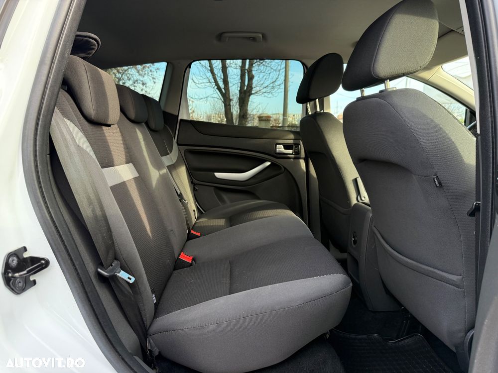 Ford Kuga 2.0 TDCi 4x4 Titanium - 17