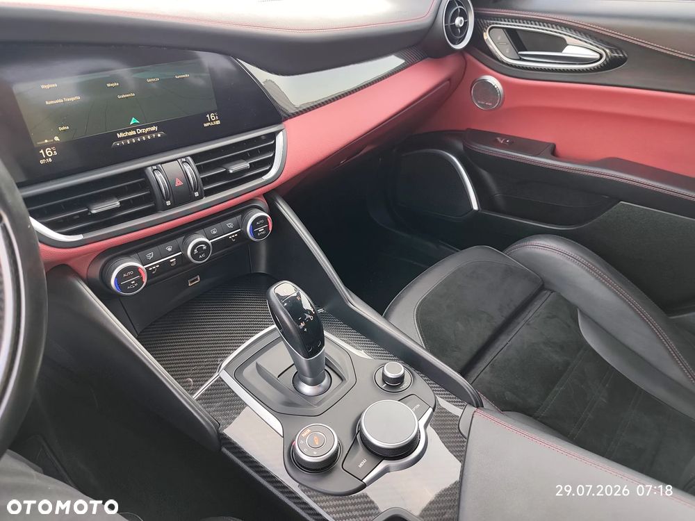 Alfa Romeo Giulia 2.9 V6 Bi-Turbo AT8 Quadrifoglio - 16