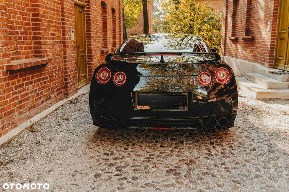 Nissan GT-R - 5