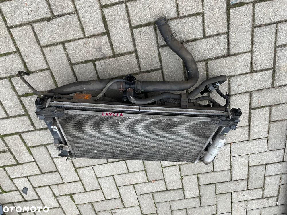 CHŁODNICA WODY KLIMATYZACJI WENTYLATORY MITSUBISHI LANCER VIII 1.8 BENZ.SKRZYNIA AUTOMAT - 1