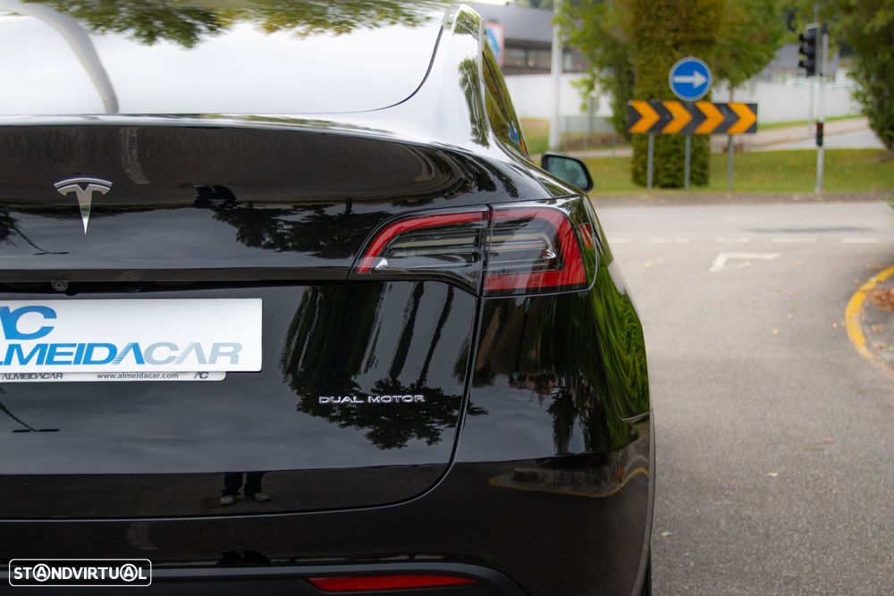 Tesla Model Y Long Range Dual Motor AWD - 22