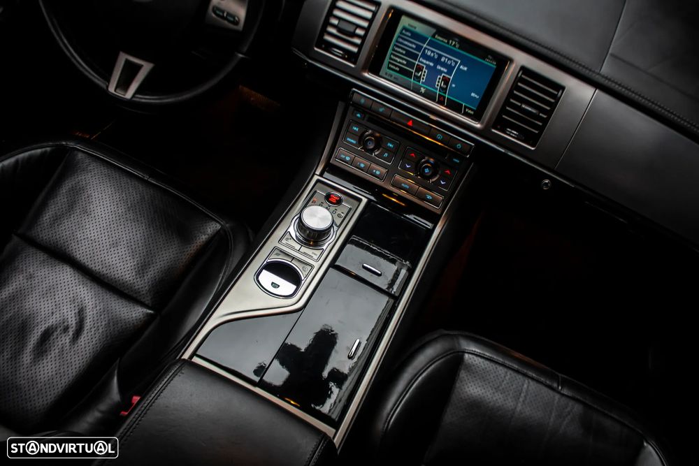 Jaguar XF 3.0 D V6 S Luxury - 37