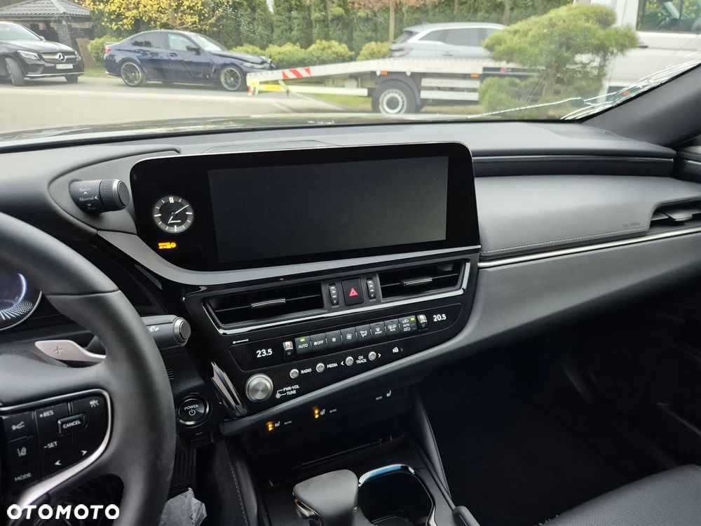 Lexus ES 300h Prestige - 21