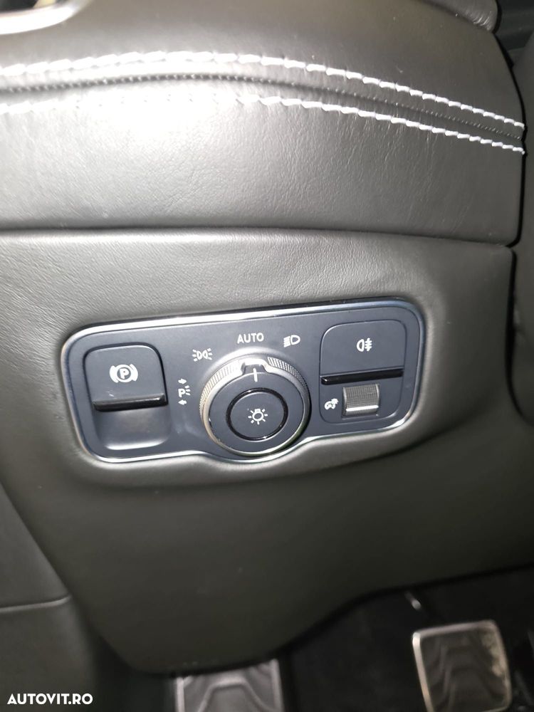 Aston Martin DBX - 37