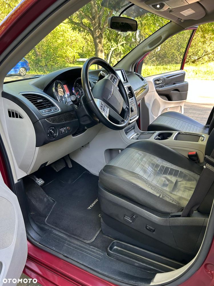 Chrysler Town & Country 3.6 Touring - 14