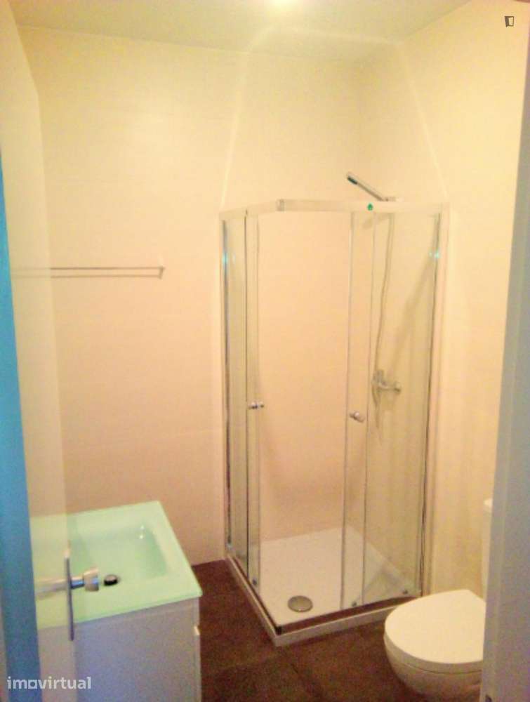Apartamento com 3 quartos - localizado em Guimaraes - Grande imagem: 3/13