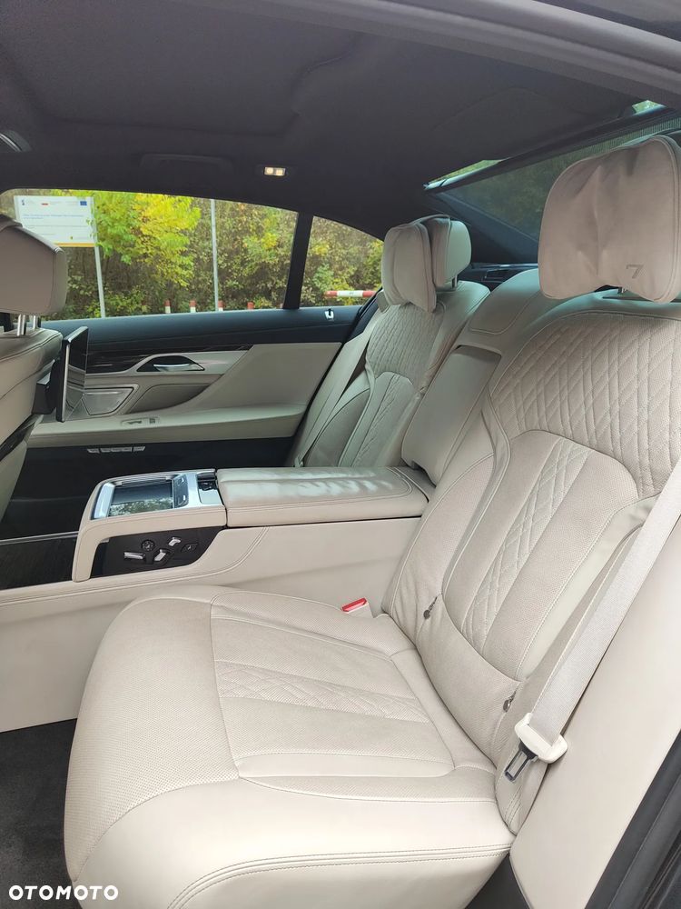 BMW Seria 7 750Li xDrive - 14
