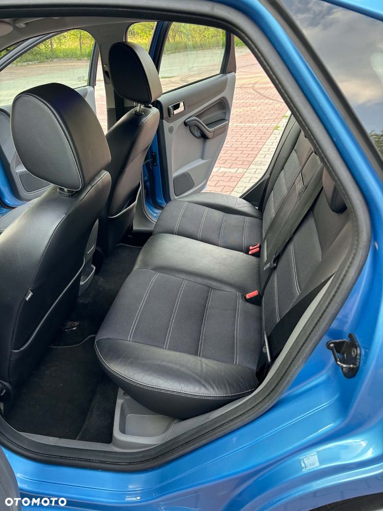 Ford Focus 2.0 16V Sport - 10