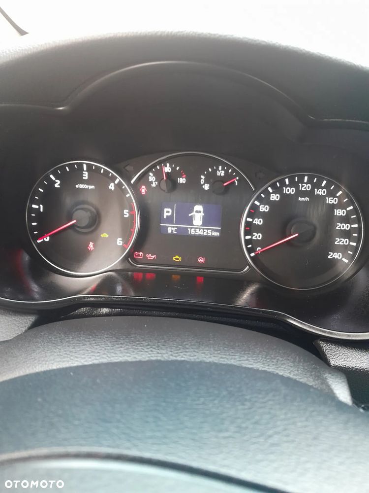 Kia Carens 1.7 CRDi L 7DCT - 3