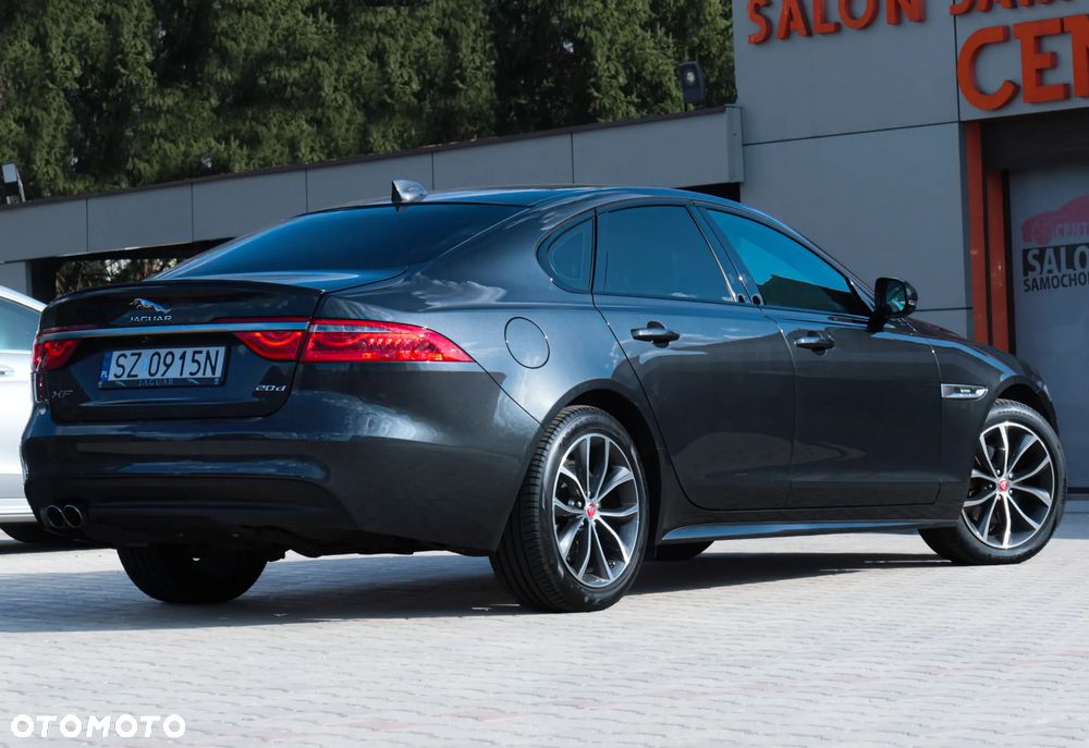 Jaguar XF 20d R-Sport - 40