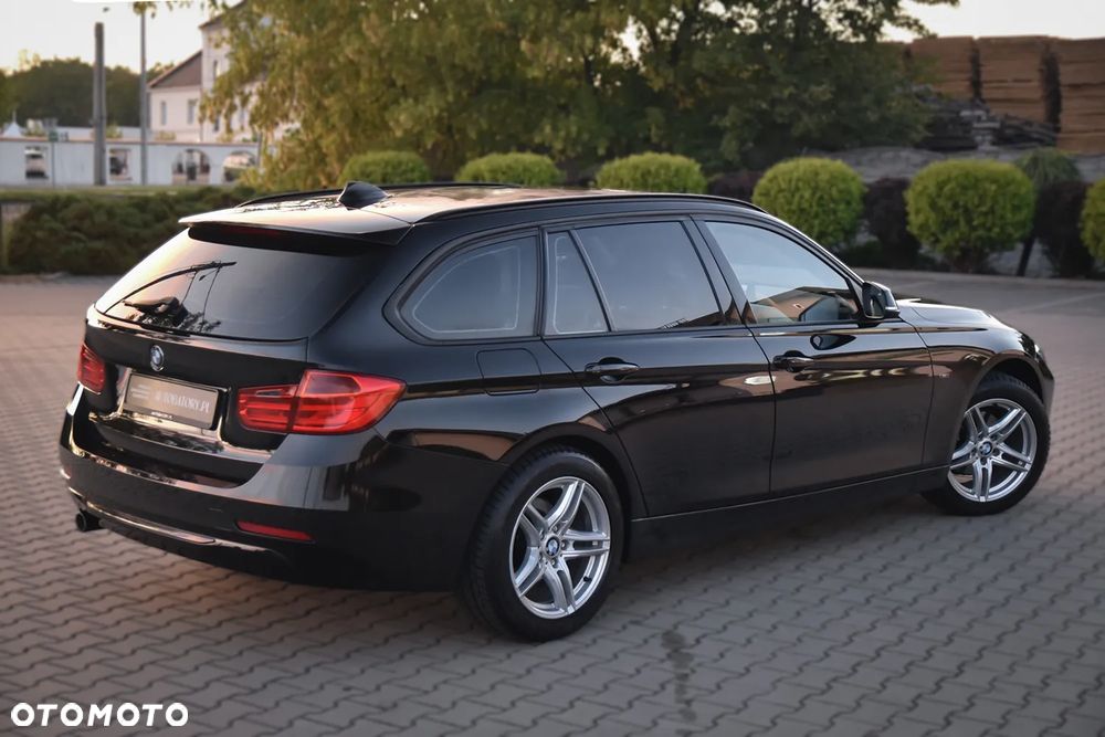 BMW Seria 3 318d Sport Line - 11