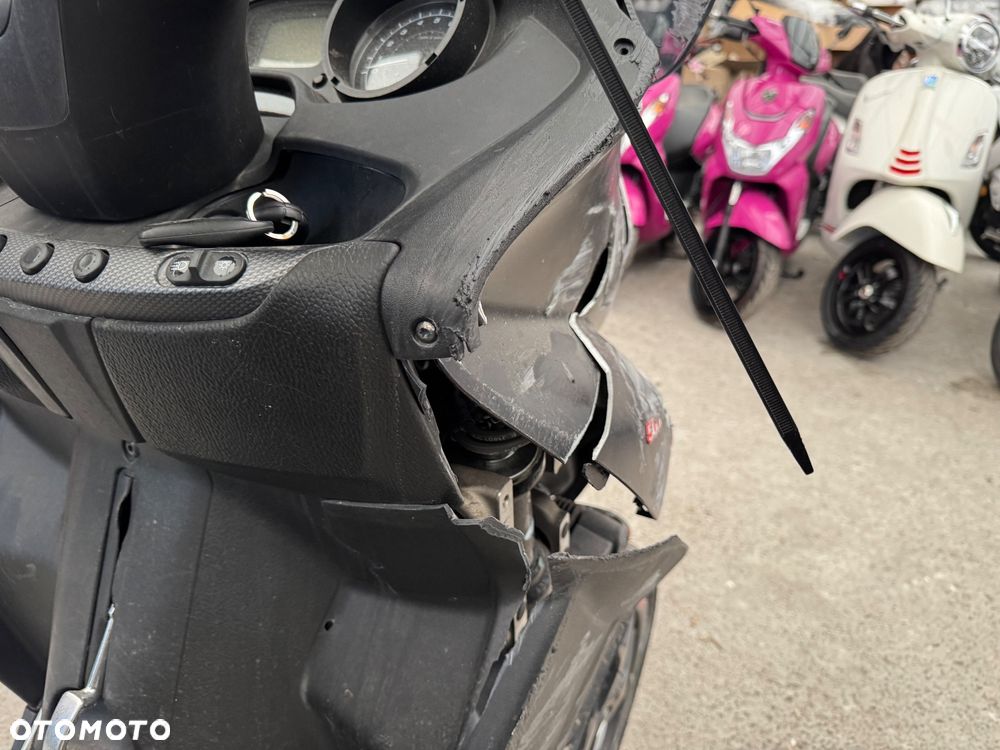 Piaggio MP-3 - 19