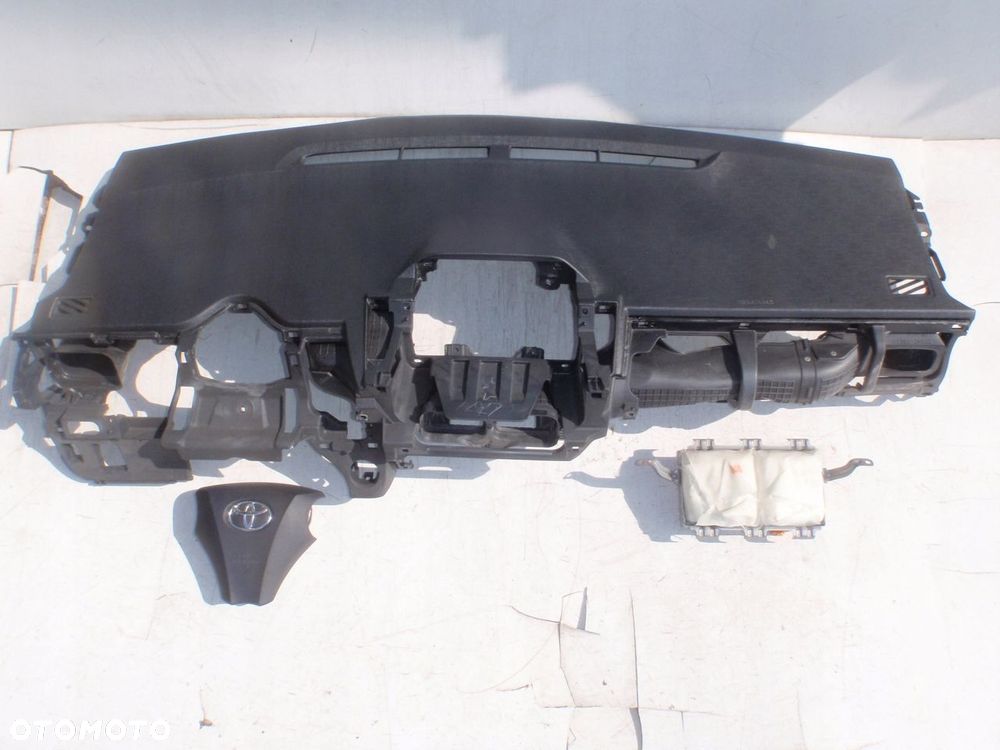 toyota iq deska kokpit konsola poduszki pasy - 3