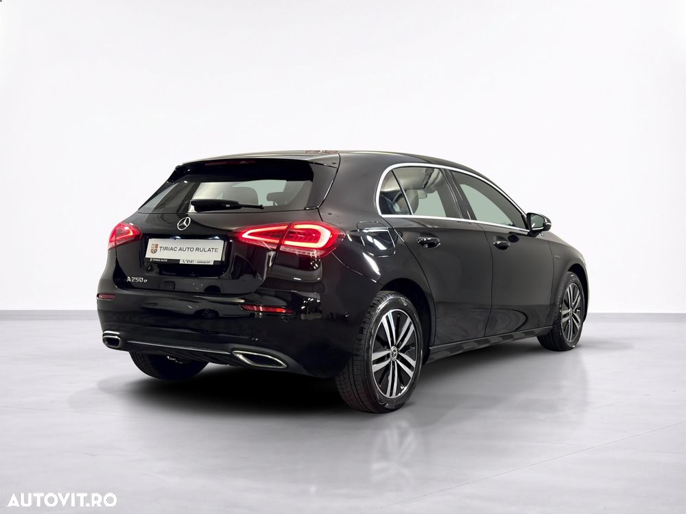 Mercedes-Benz A 250 e Sedan 8G-DCT AMG Line - 6