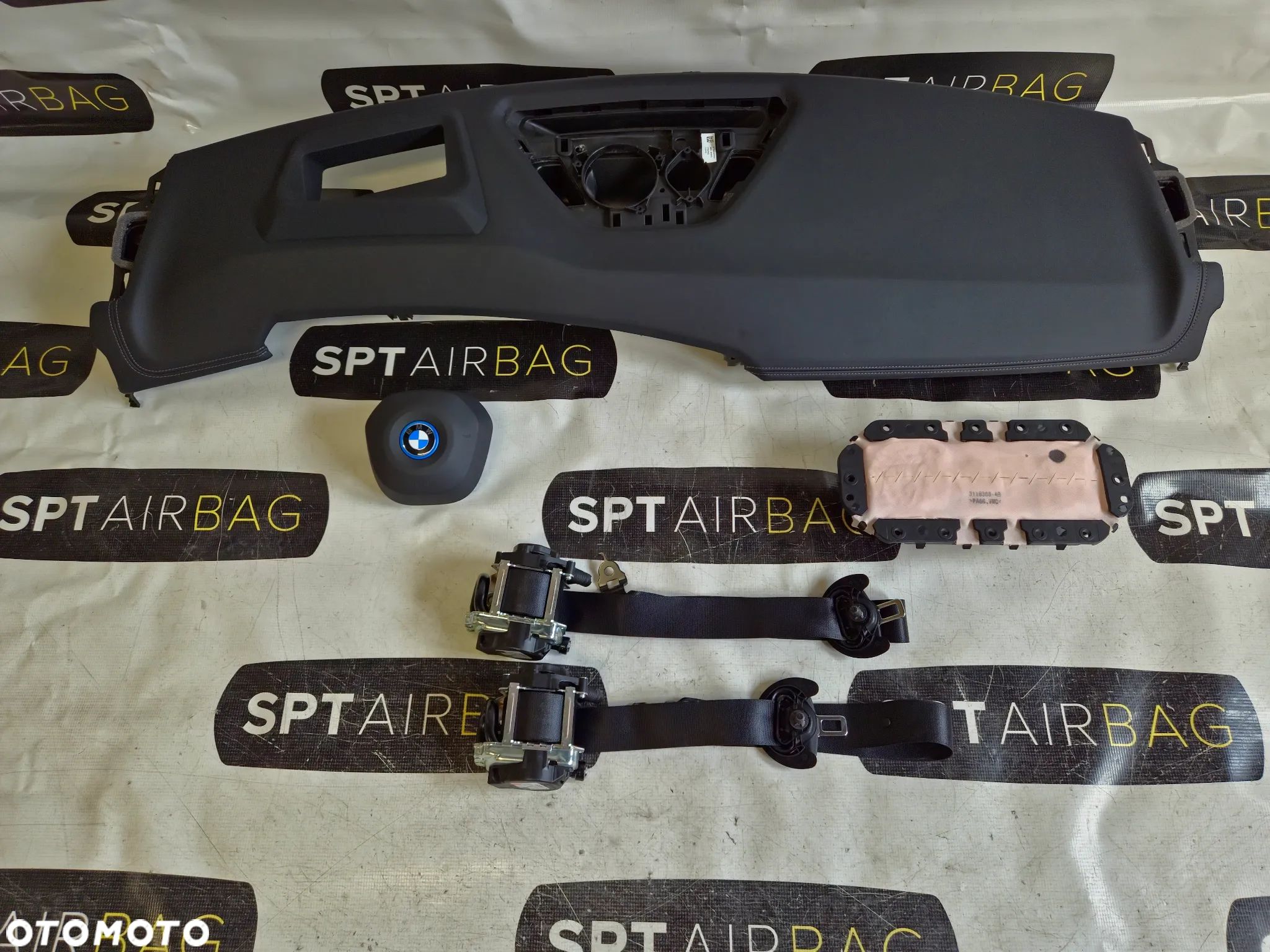 BMW X1 U11 DESKA ROZDZIELCZA HEAD UP NITKA KONSOLA KOKPIT PULPIT PODUSZKI AIRBAG AIR BAG PASY KIT SET - 1