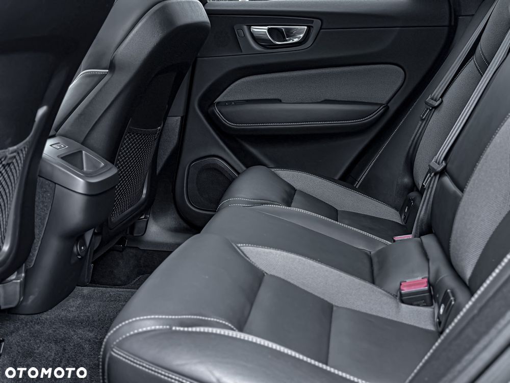 Volvo XC 60 B4 D Ultimate Dark - 24