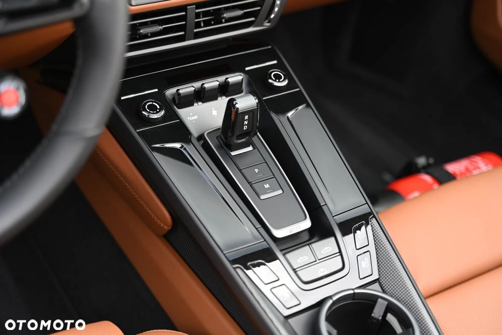 Porsche 911 Carrera 4 GTS - 31