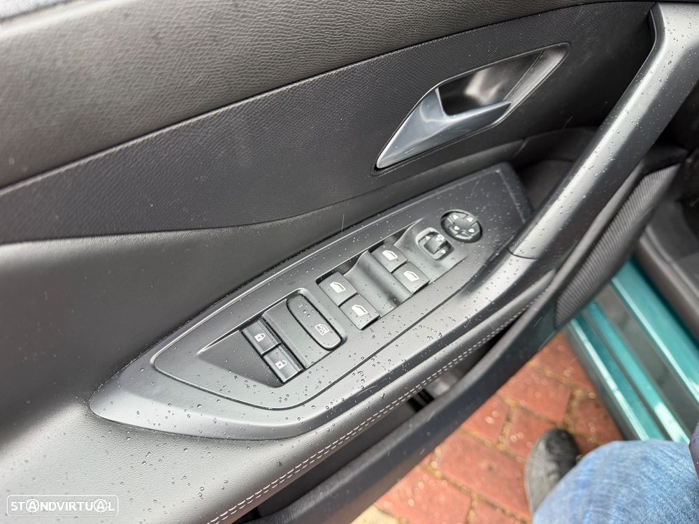 Peugeot 308 SW BlueHDi 130 EAT8 Allure - 31