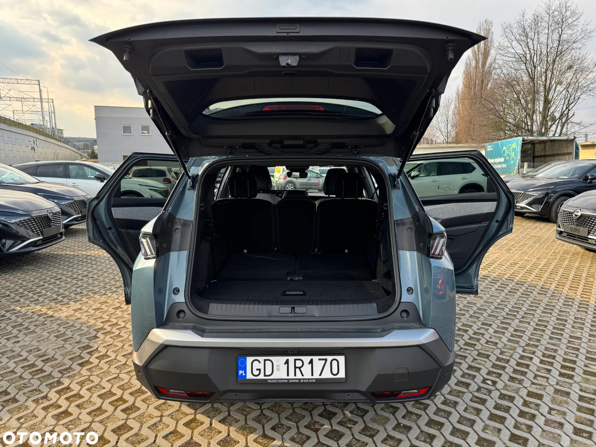 Peugeot 5008 1.2 PureTech mHEV Allure S&S e-DCS6 - 11