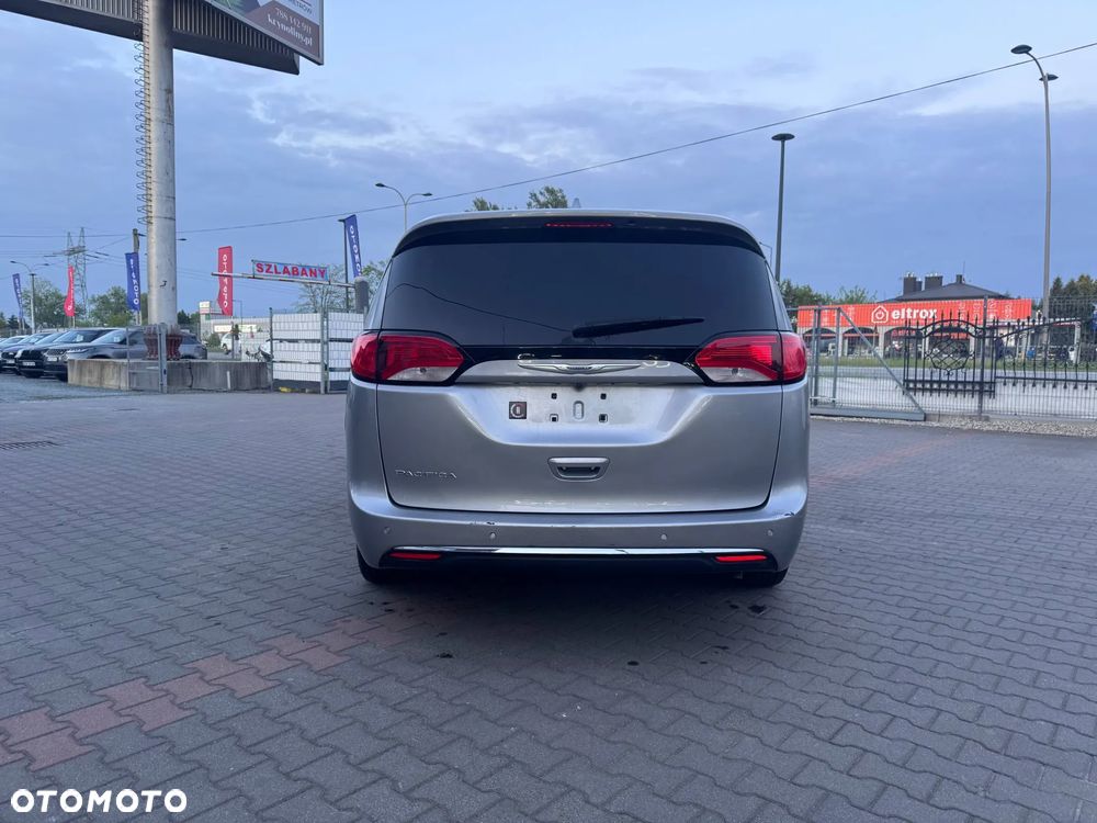 Chrysler Pacifica - 7