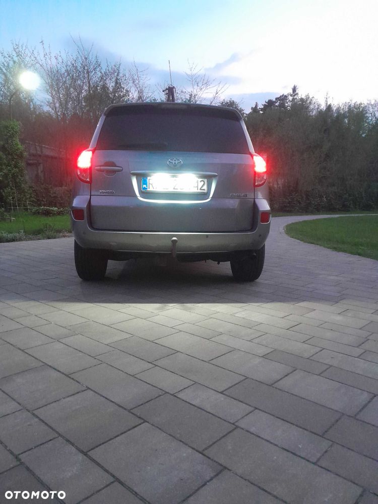 Toyota RAV4 - 6
