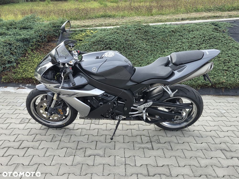 Yamaha R1 - 34