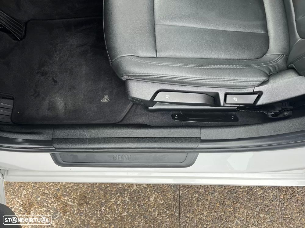 BMW 318 d Touring Aut. Sport Line - 29